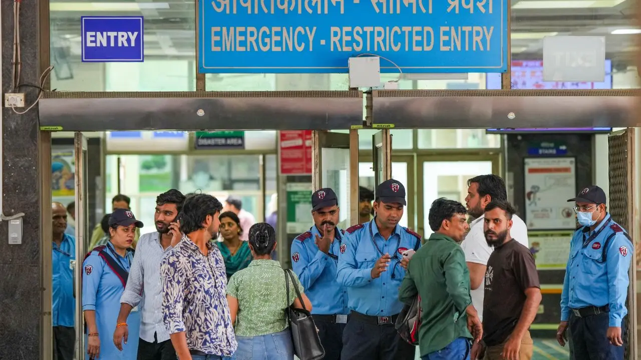 Delhi government to bear treatment support for injured hotel fire survivors. PIC/PTI